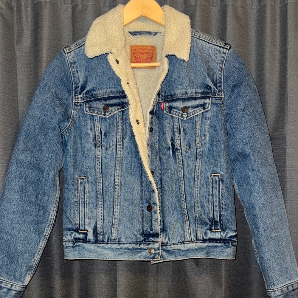 Levi's Classic Blue Denim Jacket with Cream Sherpa Lining Size S
